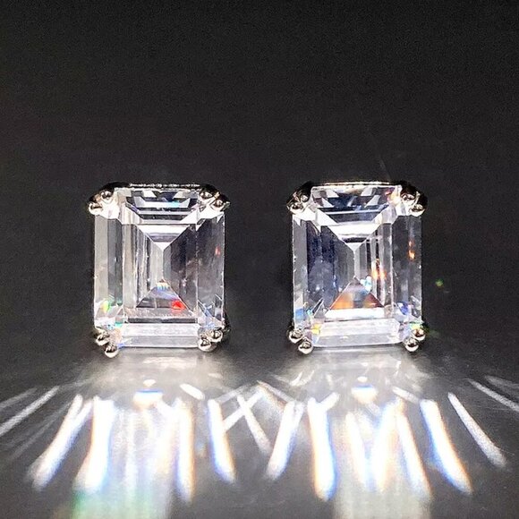NEW 18k White Gold Emerald Cut Diamond Earrings - Picture 7 of 8